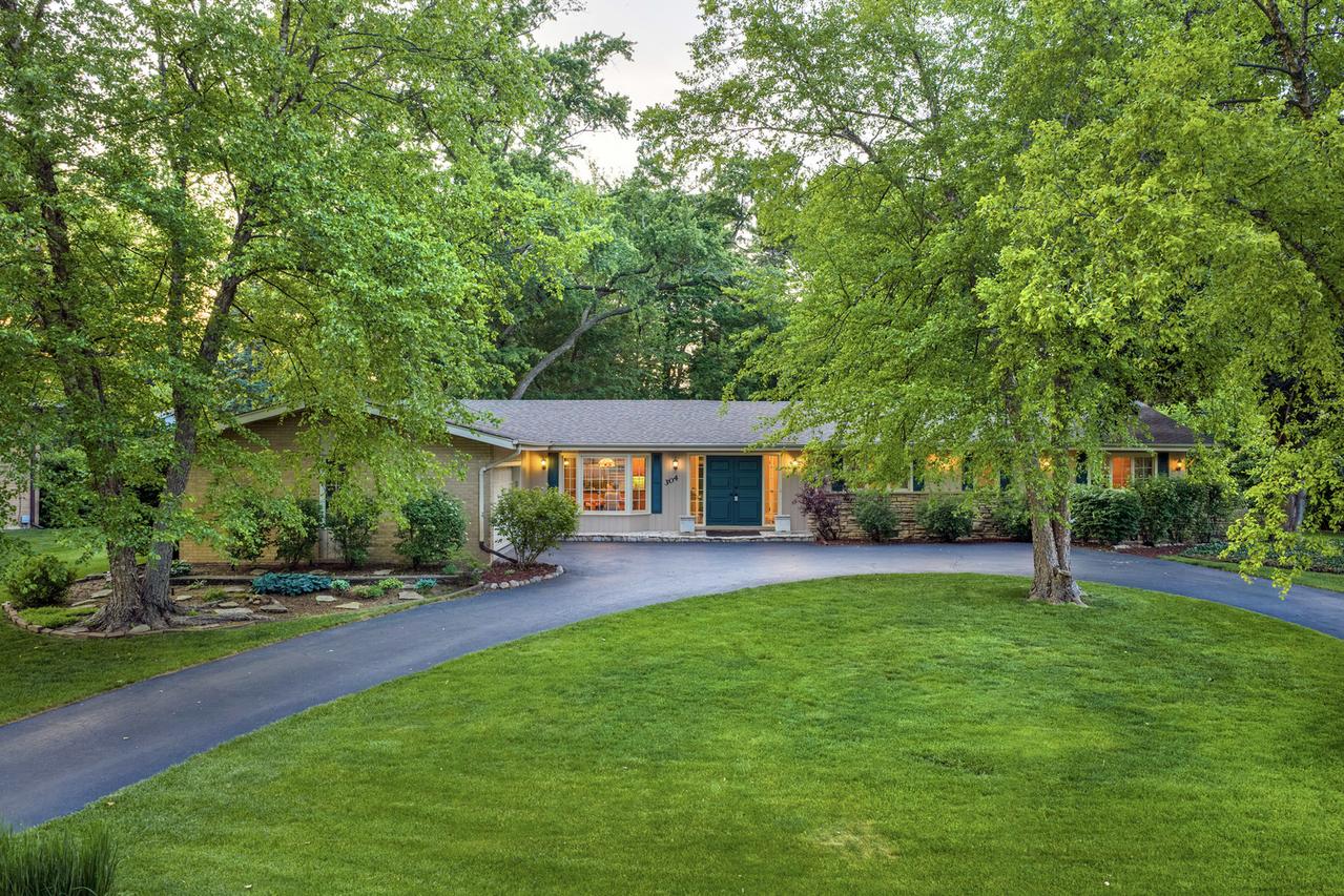 304 S Circle Dr., Palatine, IL 60067