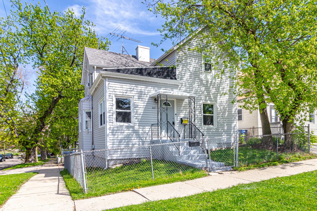201 S Park Ave., Waukegan, IL 60085