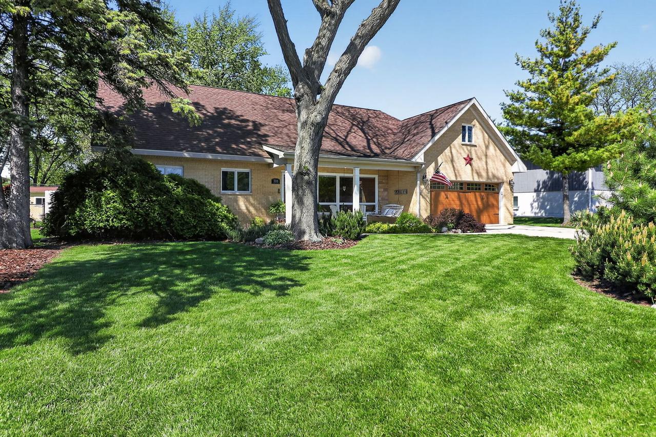 700 E Turner Ave., Roselle, IL 60172