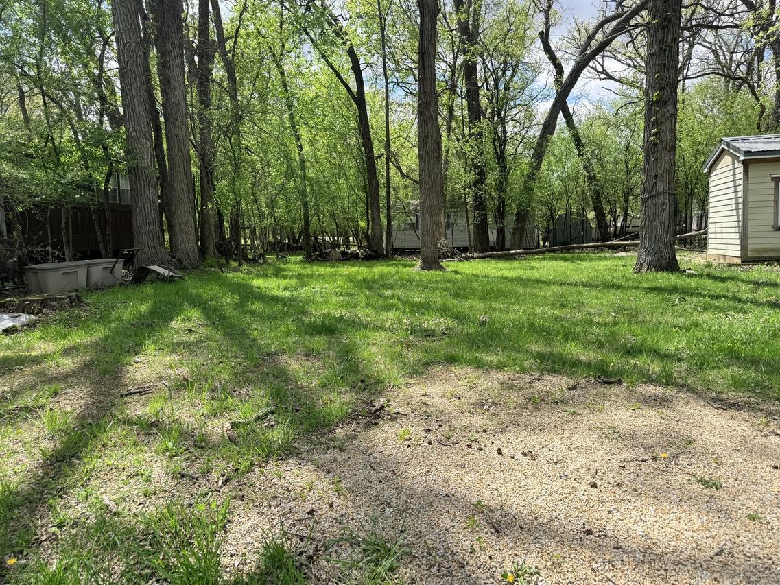 17-3 Woodhaven Lakes Dr., Sublette, IL 61367