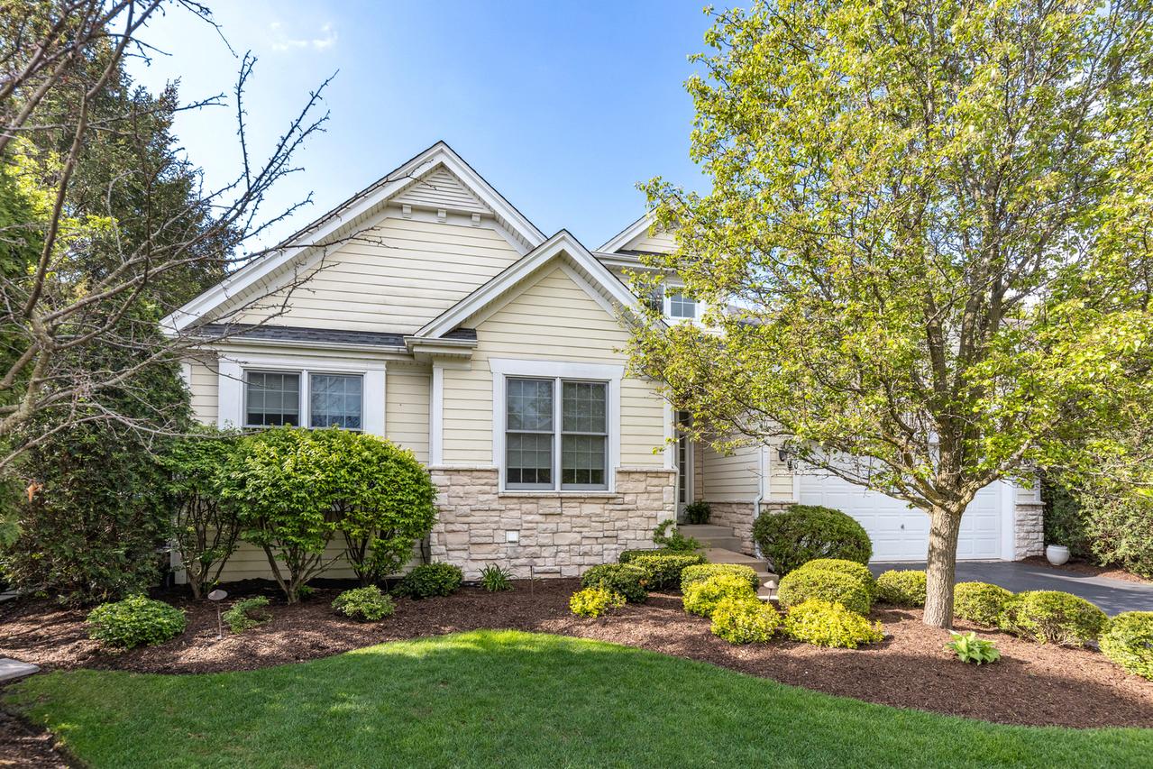 2701 W Walnut Ct., Woodridge, IL 60517