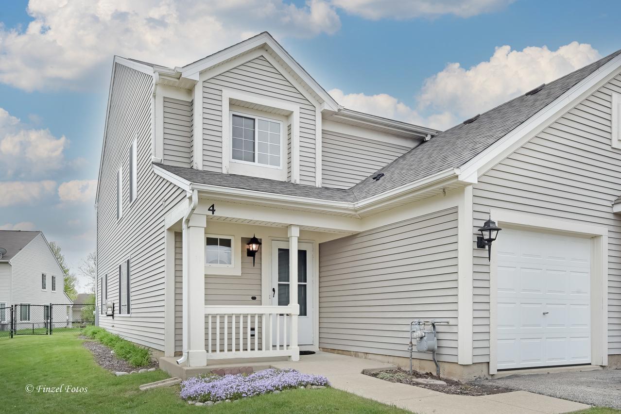 4 Crimson Ct., Lake In The Hills, IL 60156