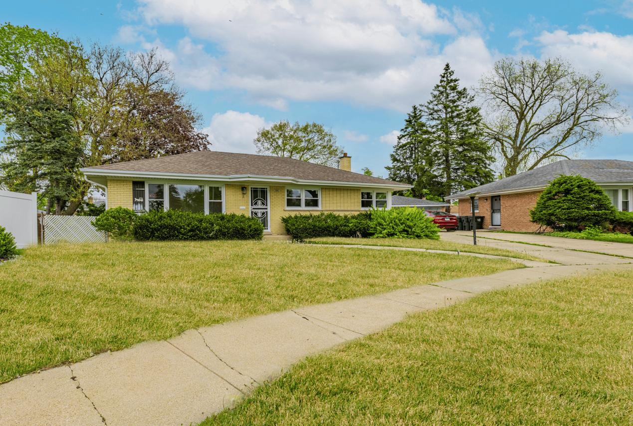 960 E 167th St., South Holland, IL 60473