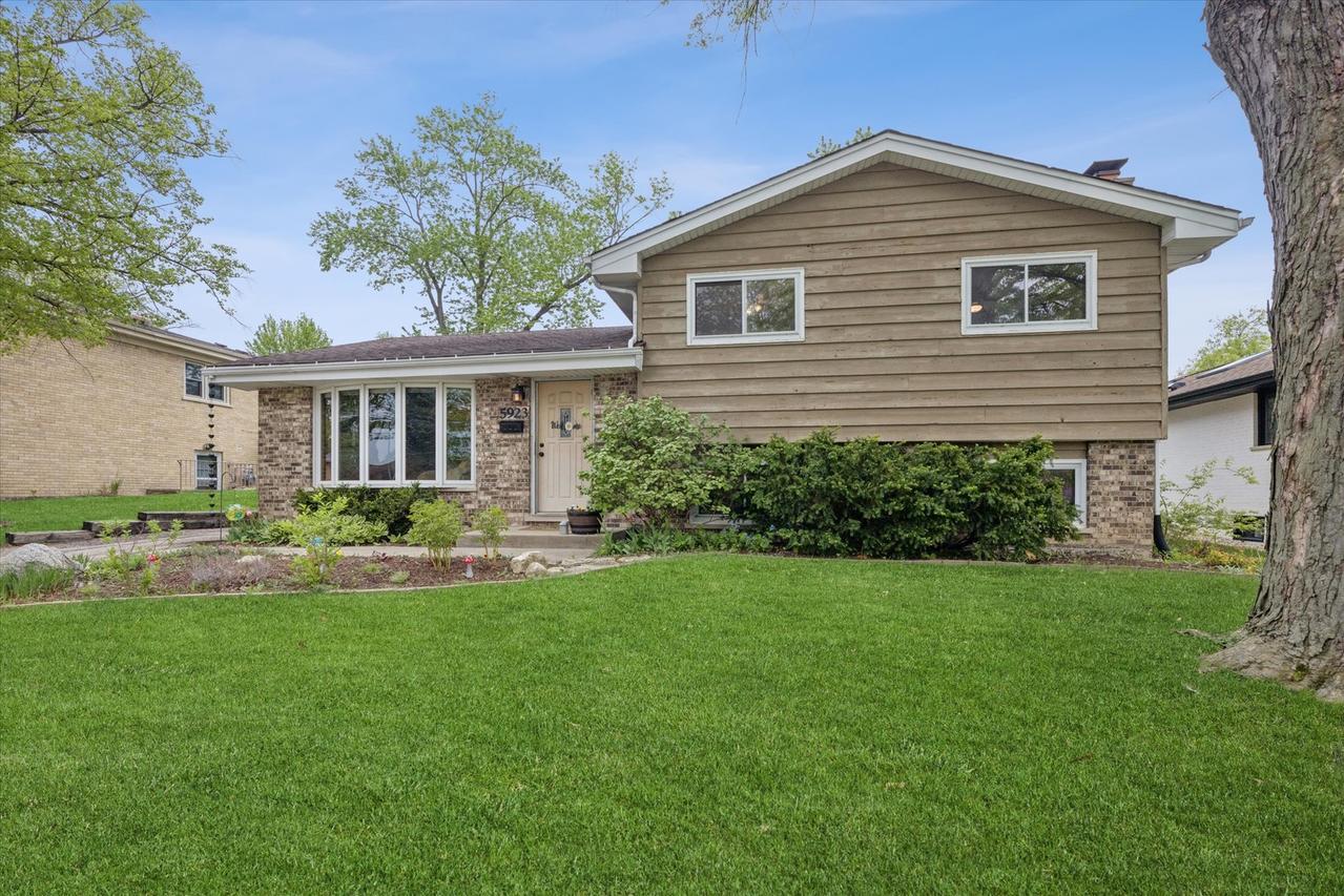 5923 Brookbank Rd., Downers Grove, IL 60516