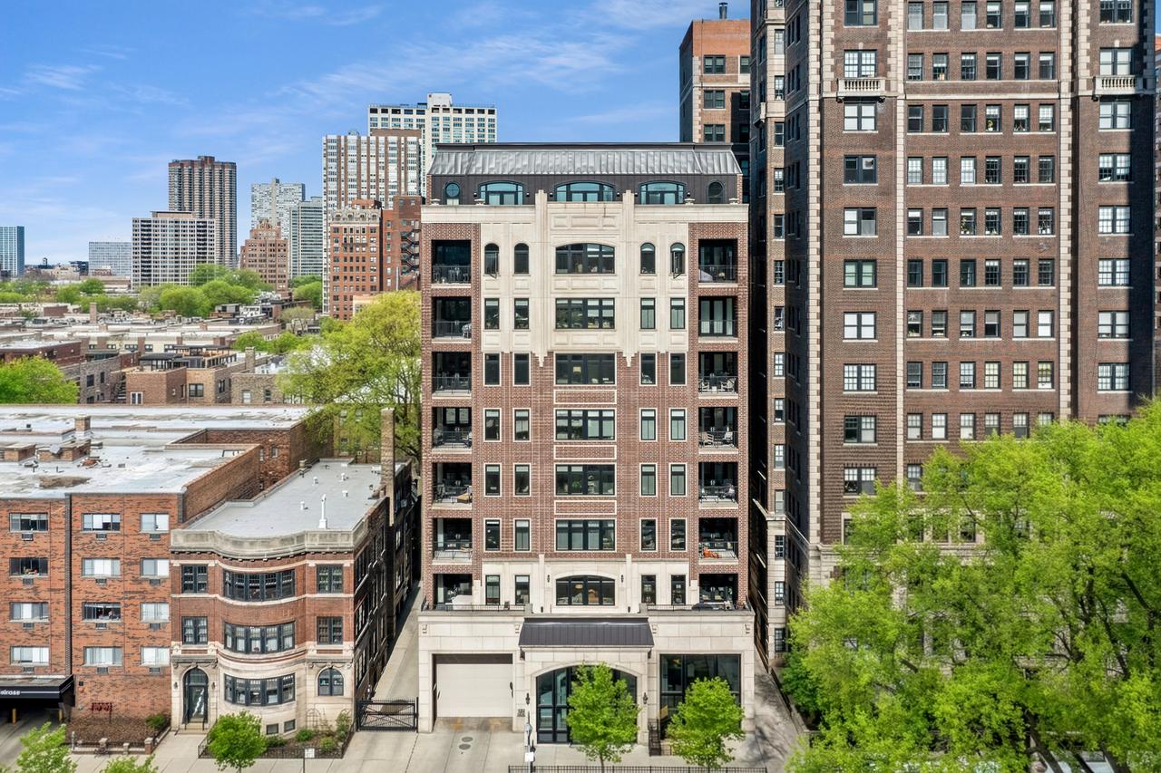 434 W Melrose St. #601, Chicago, IL 60657