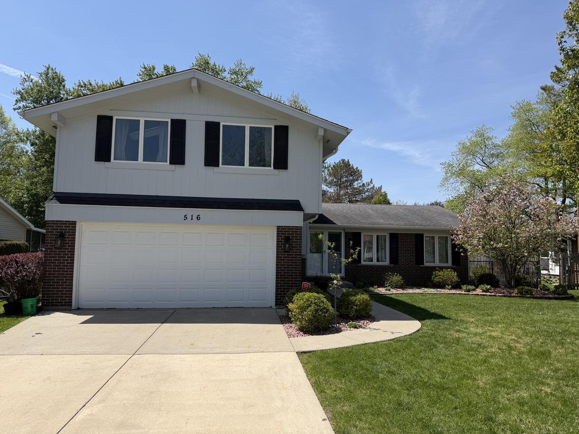 516 N Beck Rd., Lindenhurst, IL 60046