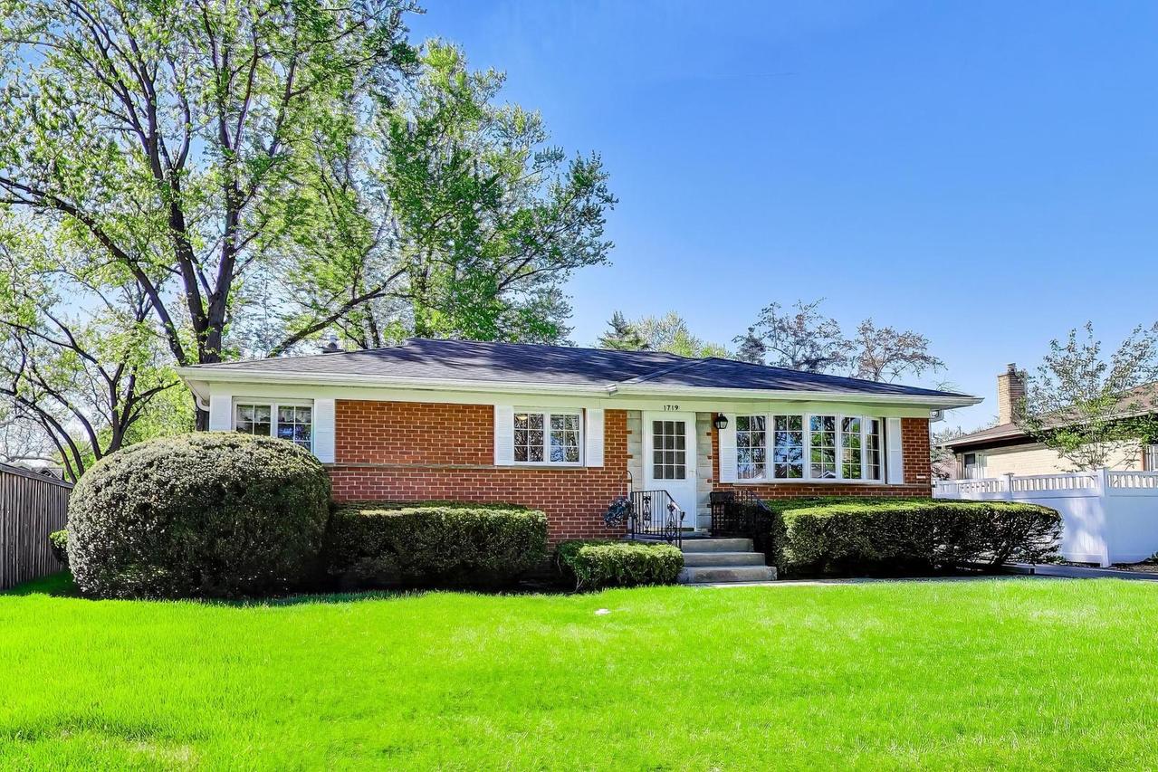 1719 Verde Dr., Mount Prospect, IL 60056