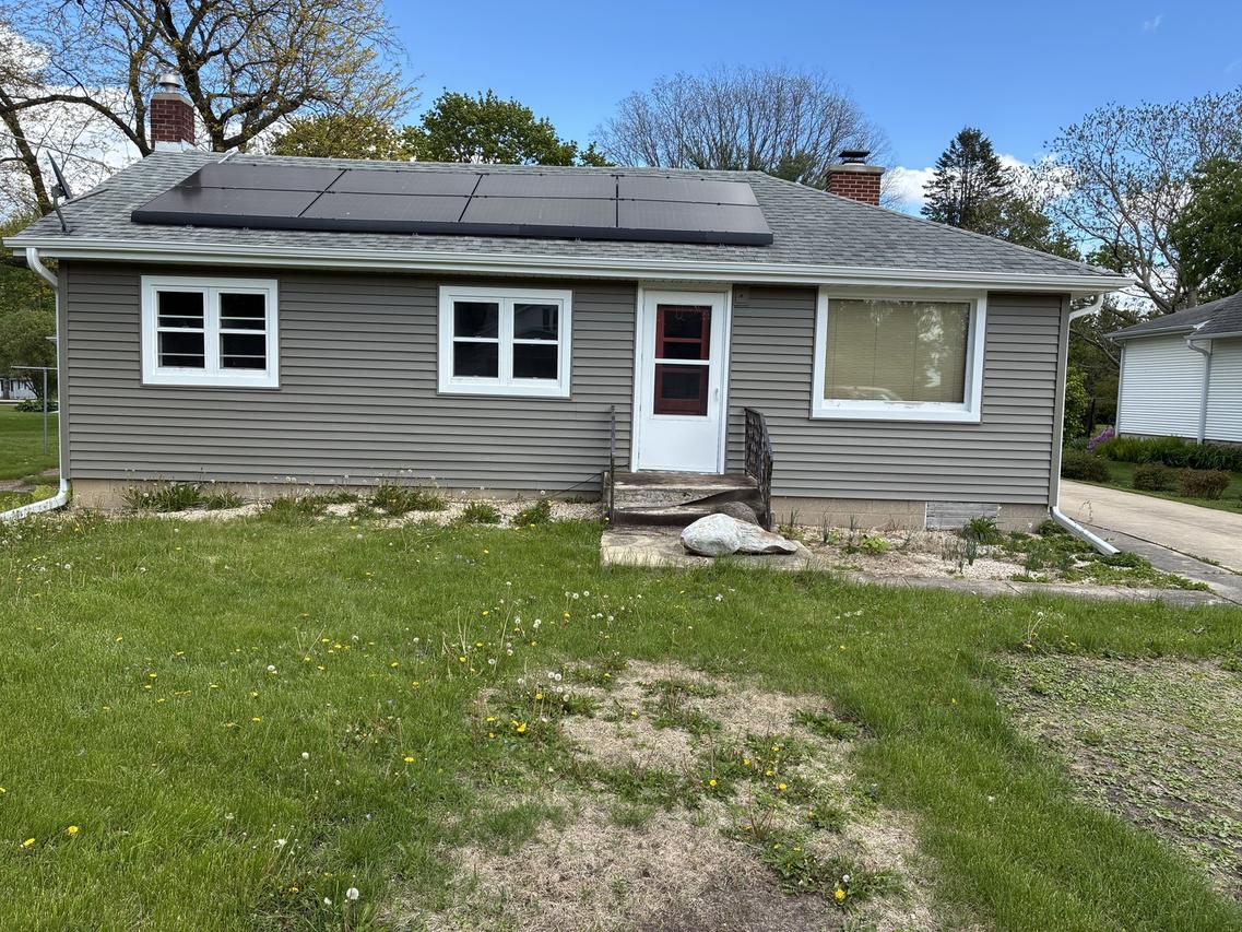 209 Main St., Lindenwood, IL 61049