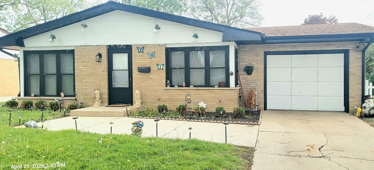 703 Sheldon Ave., Aurora, IL 60506