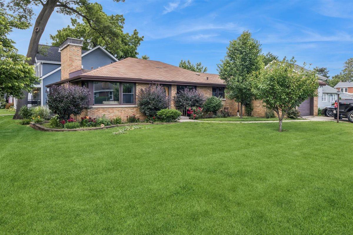 4 E Madison St., Villa Park, IL 60181