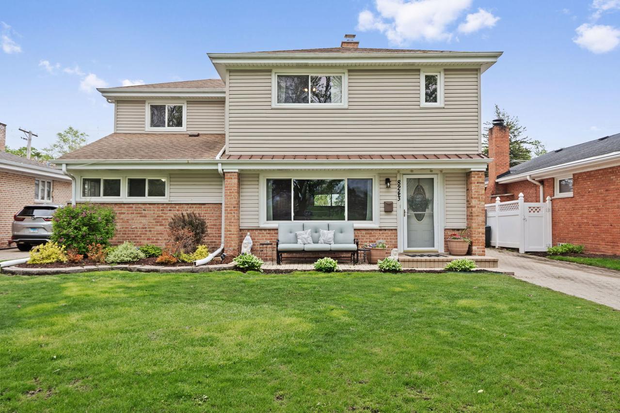 8243 N Washington St., Niles, IL 60714