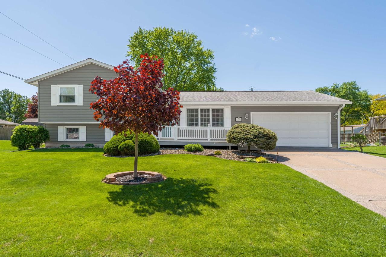 918 6th St., Hampton, IL 61256