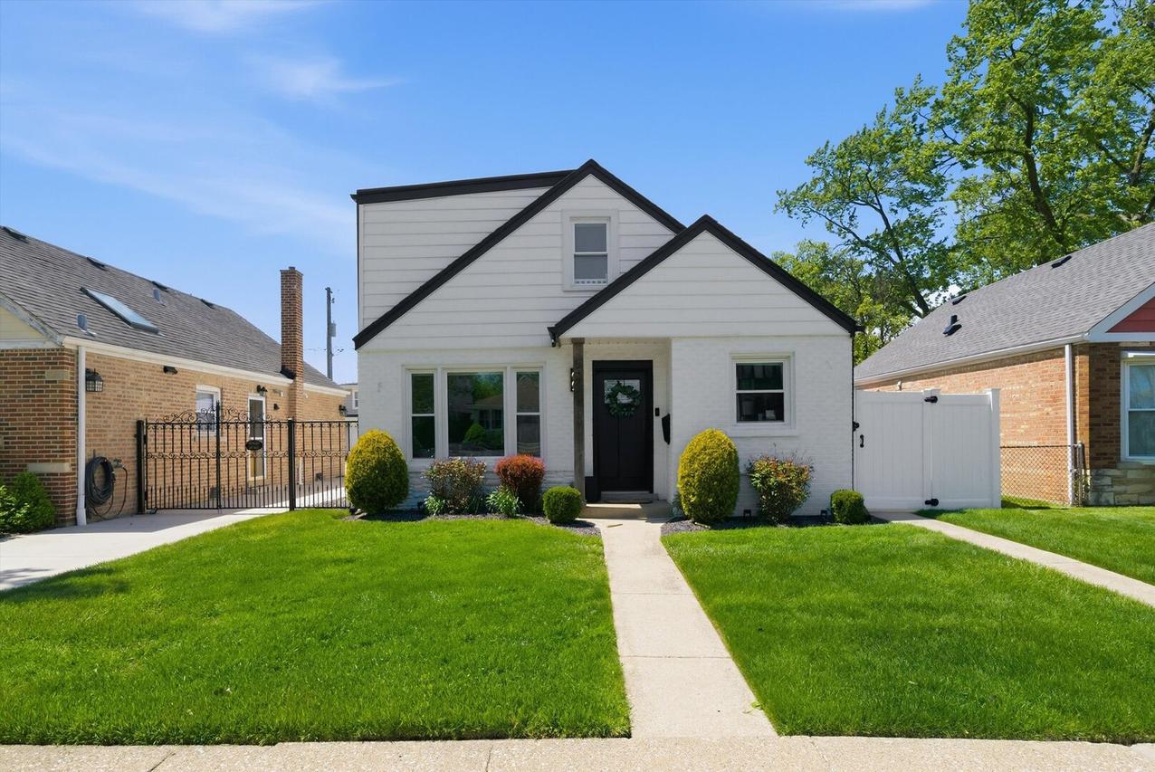 5204 S Oak Park Ave., Chicago, IL 60638