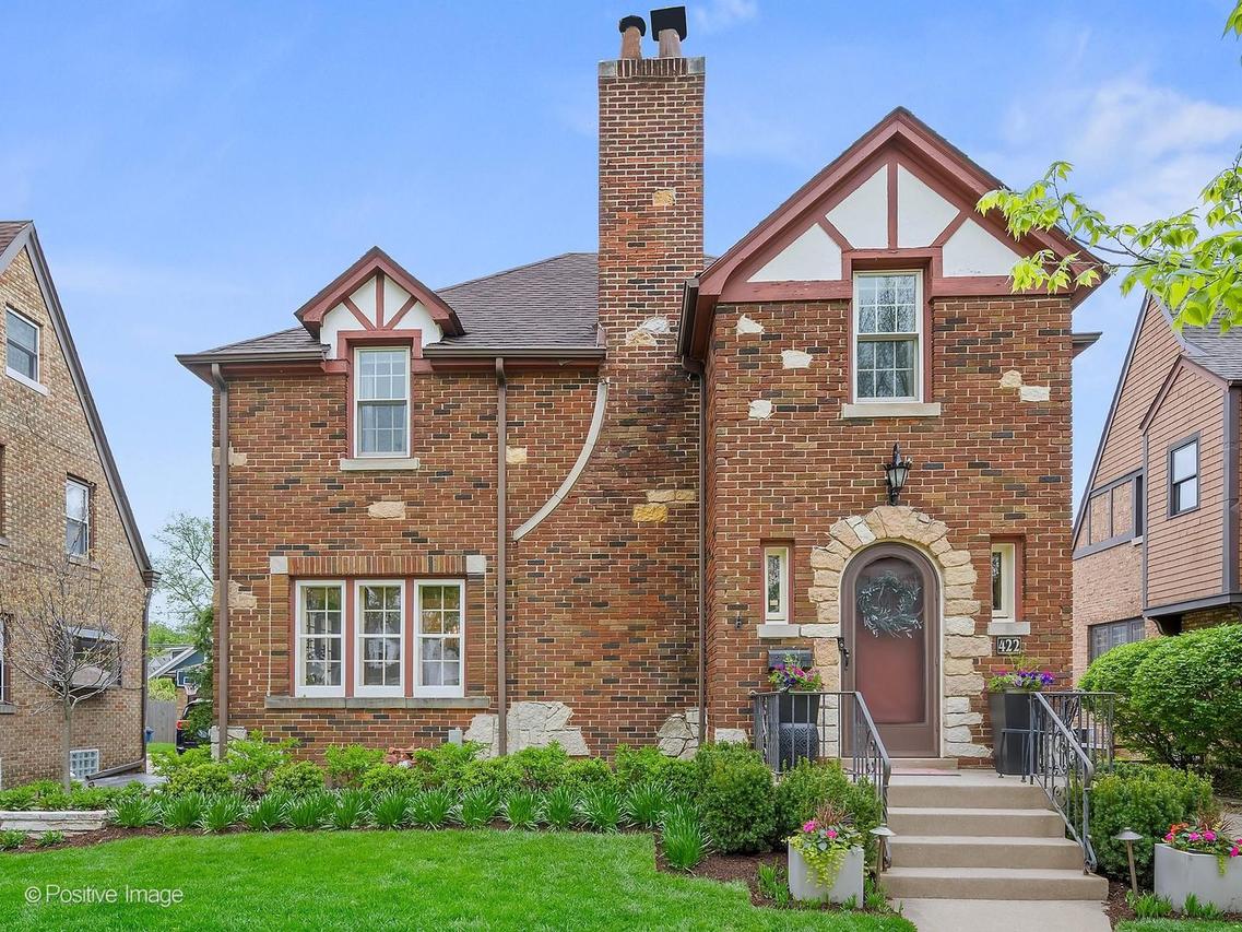 422 S Prospect Ave., Elmhurst, IL 60126