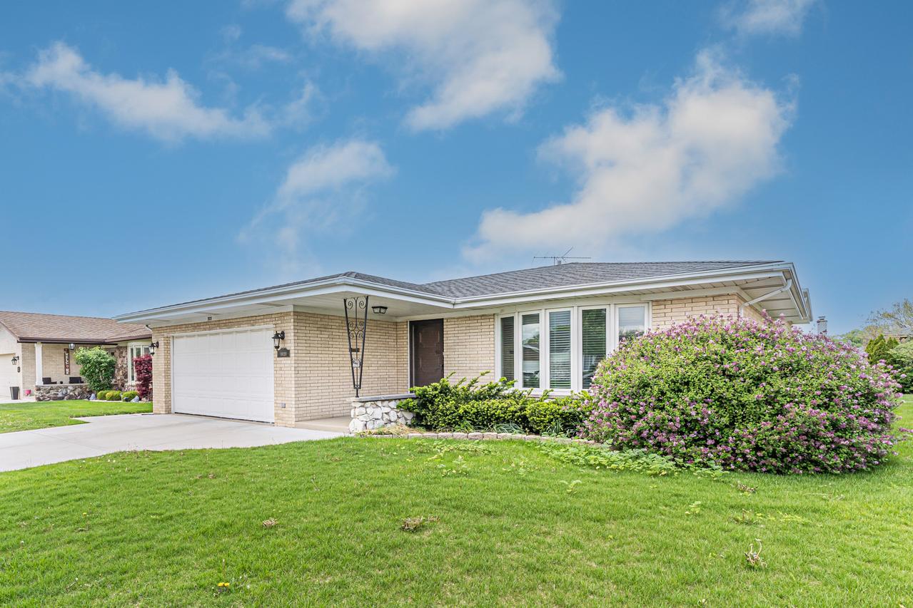 11020 Raleigh St., Westchester, IL 60154