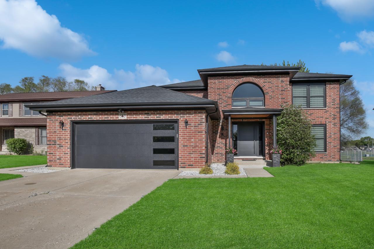 810 Kent Cir., Bartlett, IL 60103