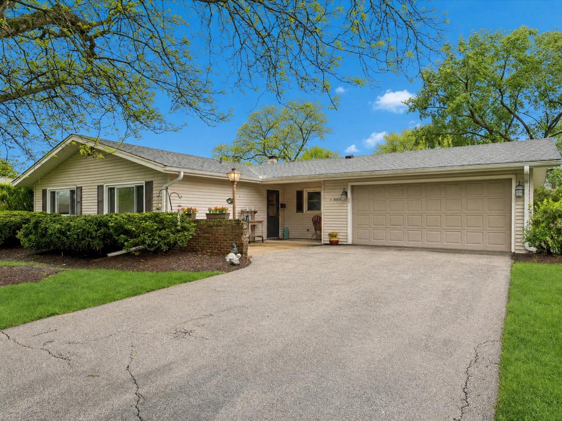 4 S Cypress Ln., North Aurora, IL 60542