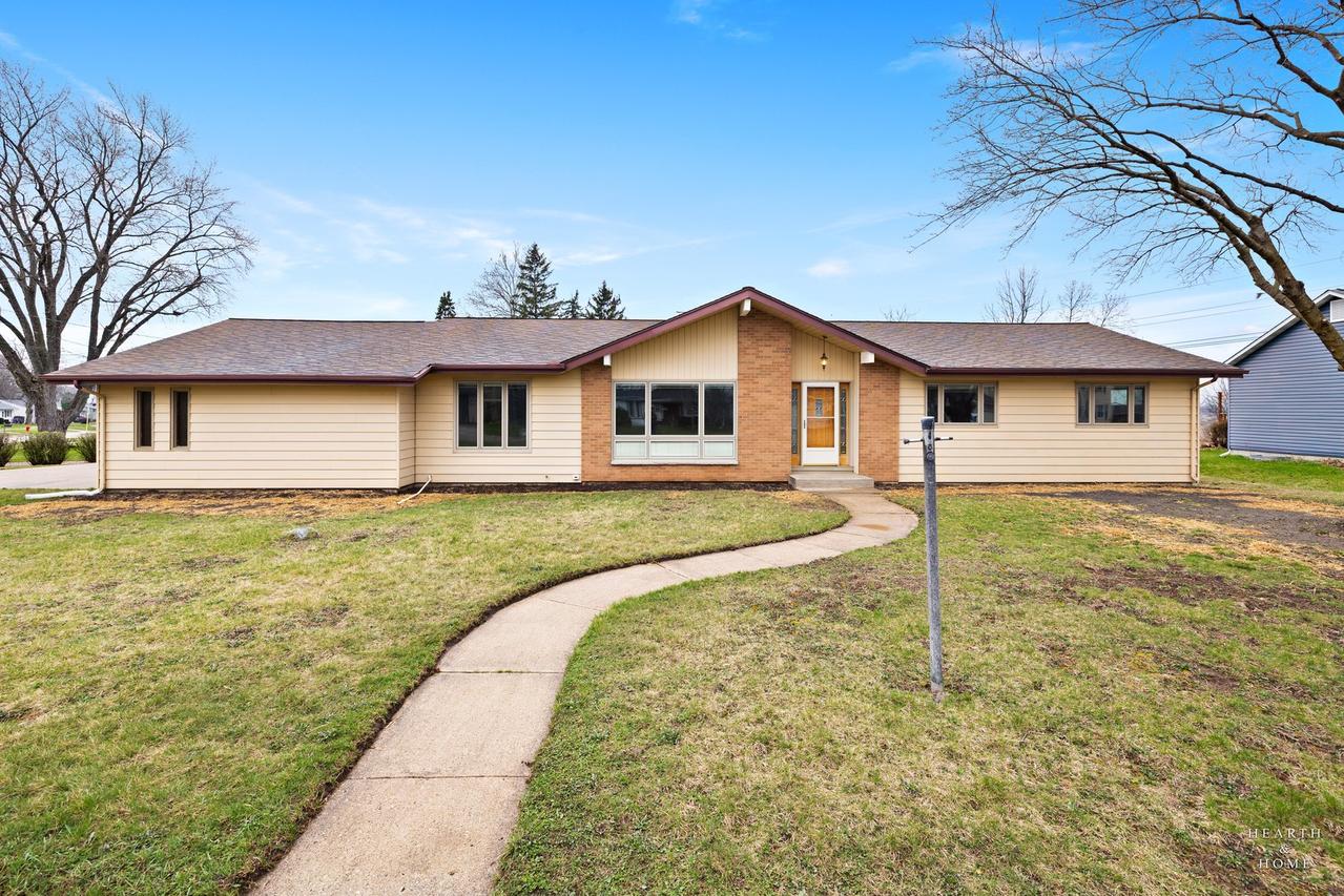 10817 Bonnie Brae Rd., Huntley, IL 60142