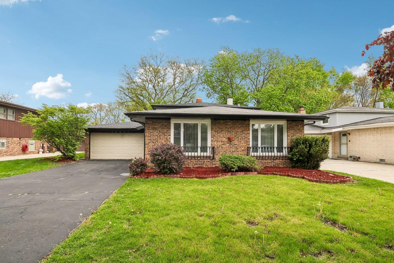 15631 E End Ave., Dolton, IL 60419