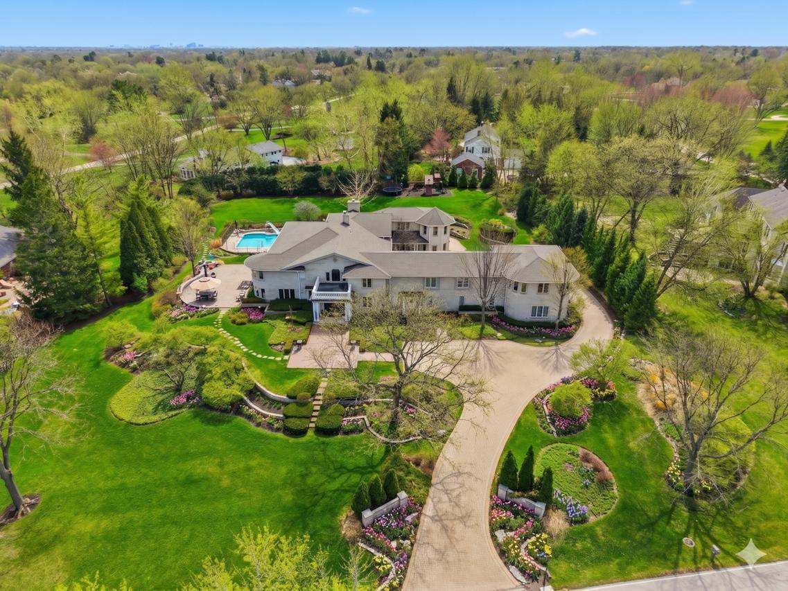 1877 Banbury Rd., Inverness, IL 60067