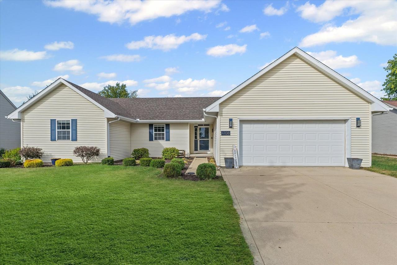 1708 Magnolia Dr., St. Joseph, IL 61873