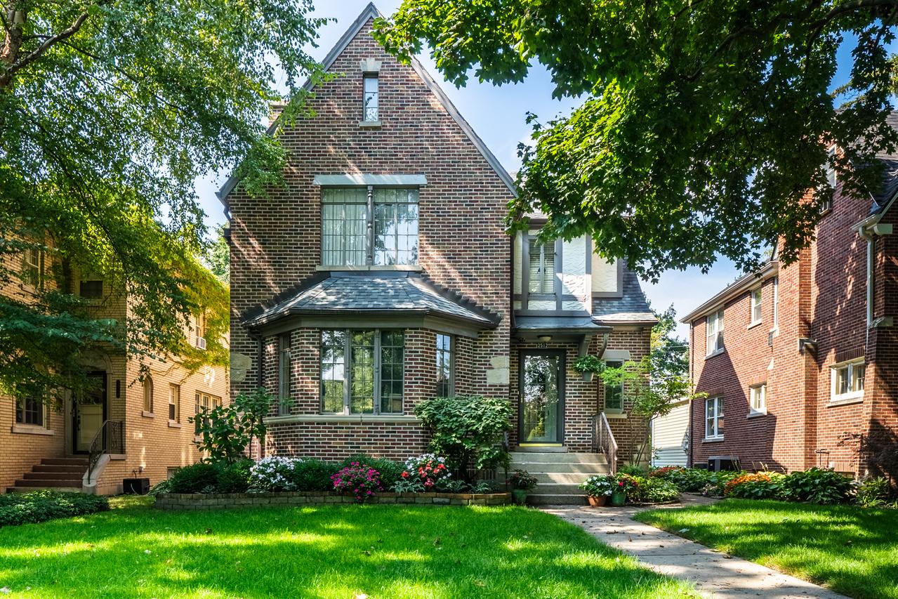 2512 Lawndale Ave., Evanston, IL 60201