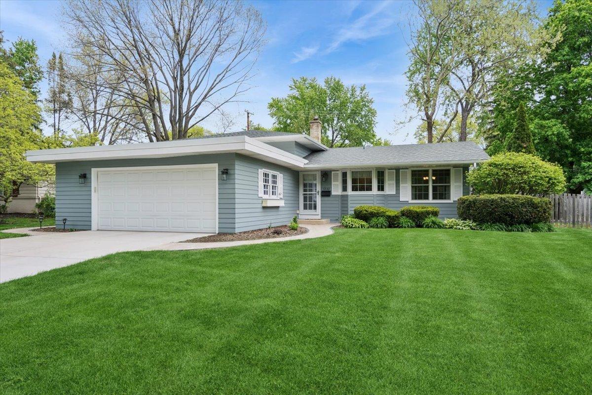 1232 Laurel Ln., Naperville, IL 60540