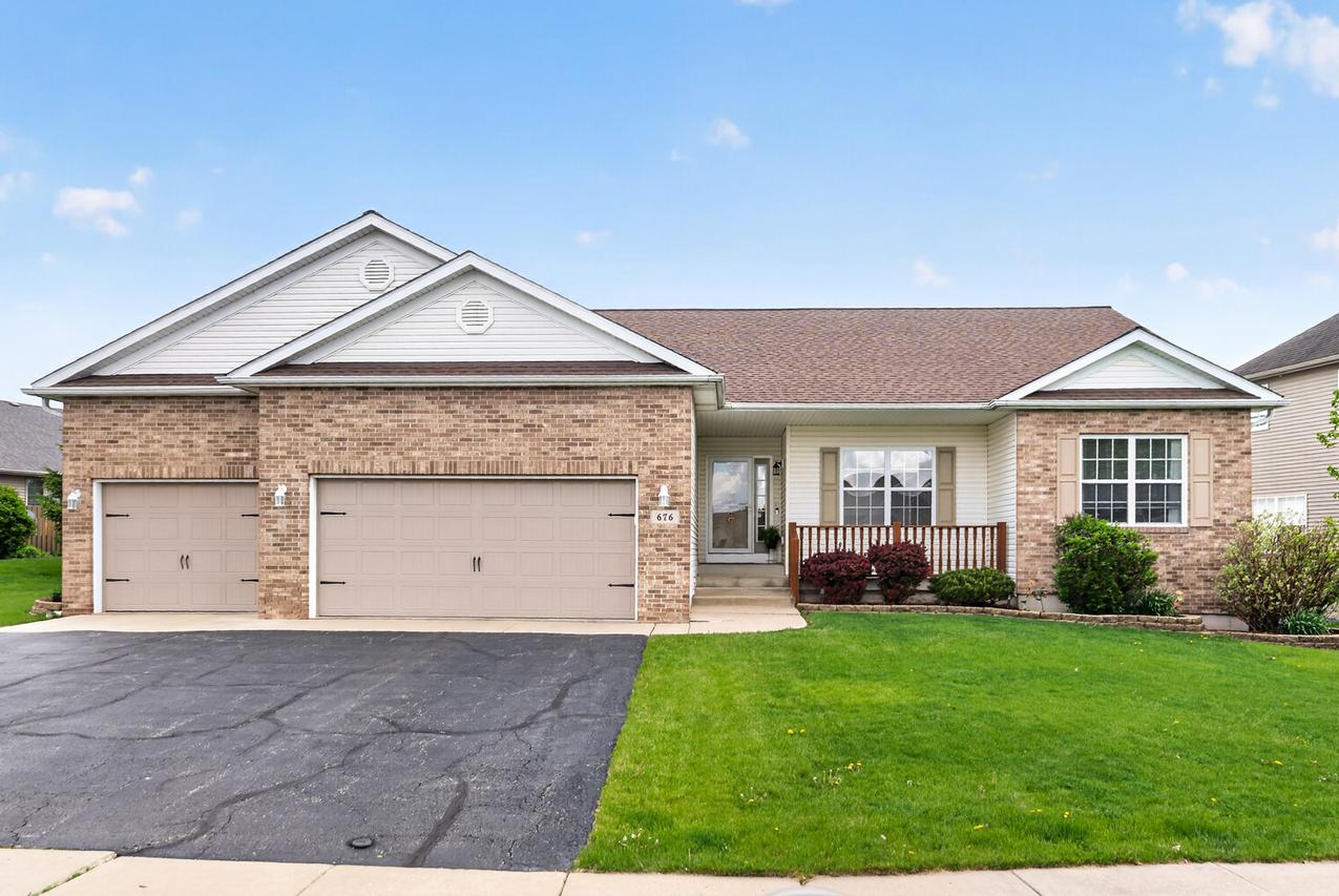 676 Persimmon St., Dekalb, IL 60115