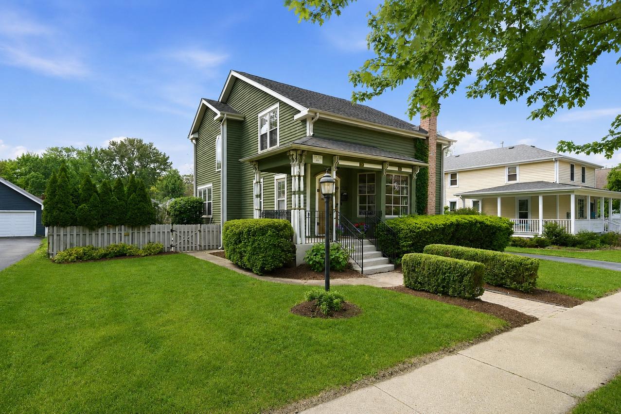 715 Oregon Ave., West Dundee, IL 60118