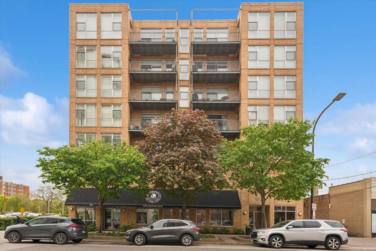 1572 Maple Ave. #302, Evanston, IL 60201