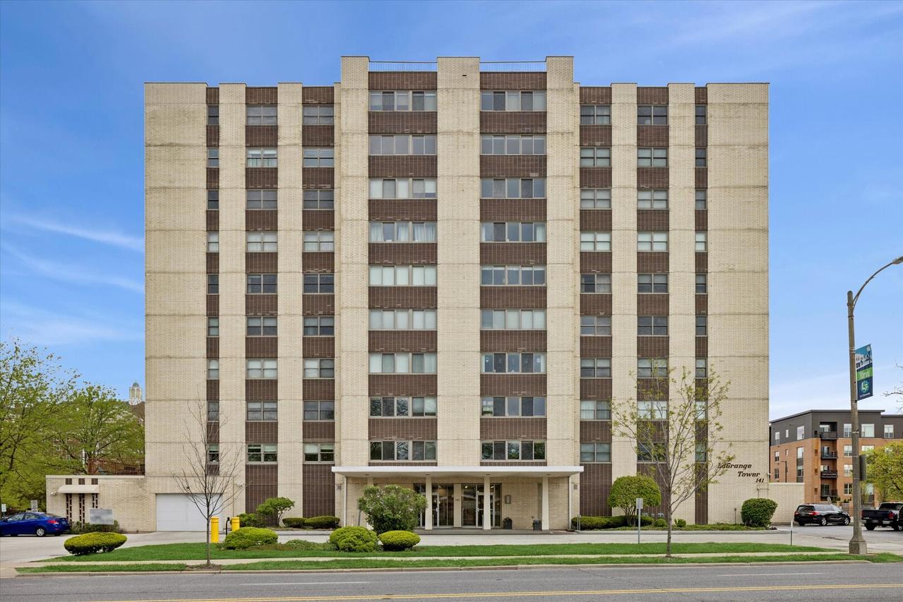 141 N La Grange Rd. #903, La Grange, IL 60525
