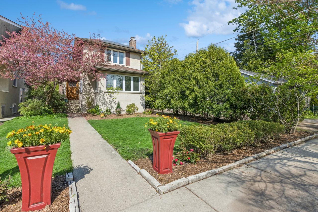 2152 Grey Ave., Evanston, IL 60201