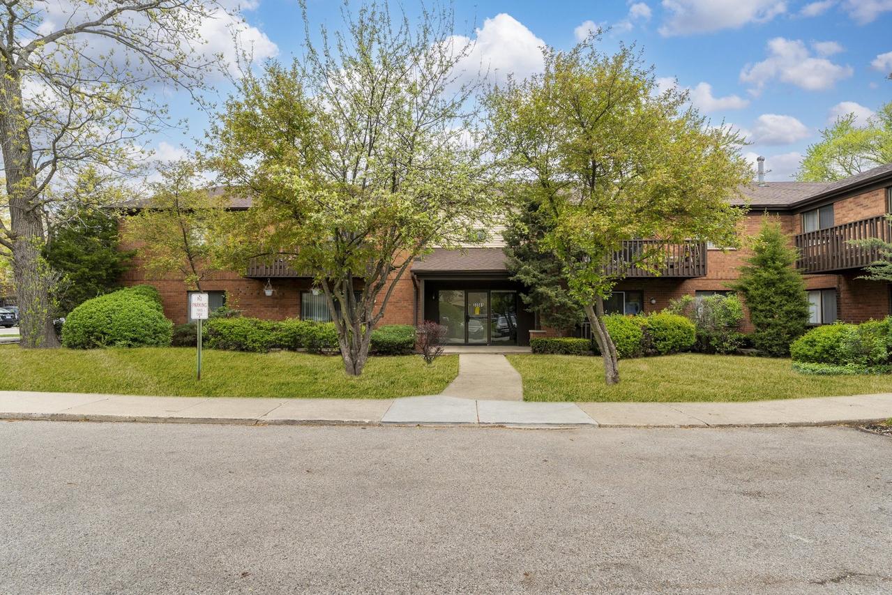 33561 N Royal Oak Ln. #209, Grayslake, IL 60030