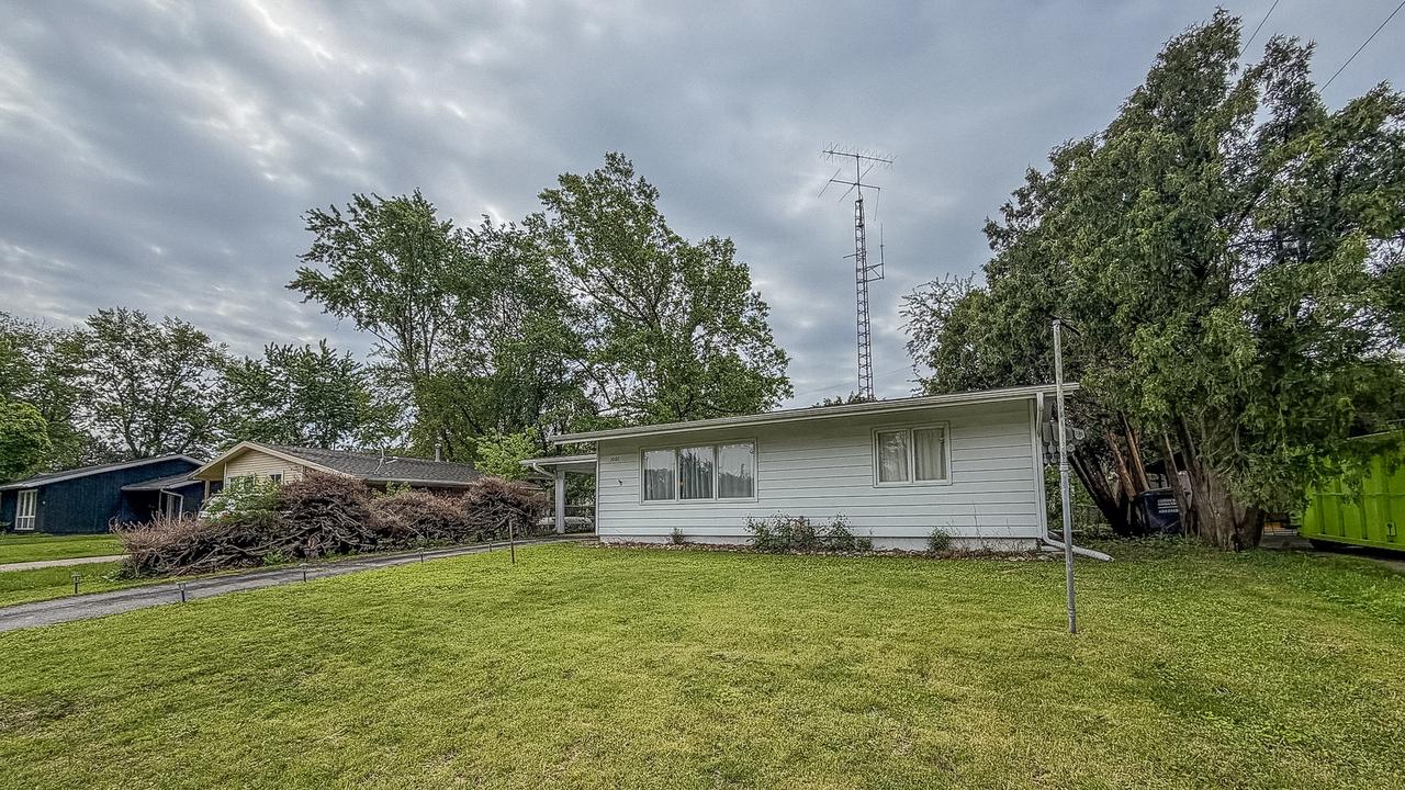 1001 E Burkwood Dr., Urbana, IL 61801
