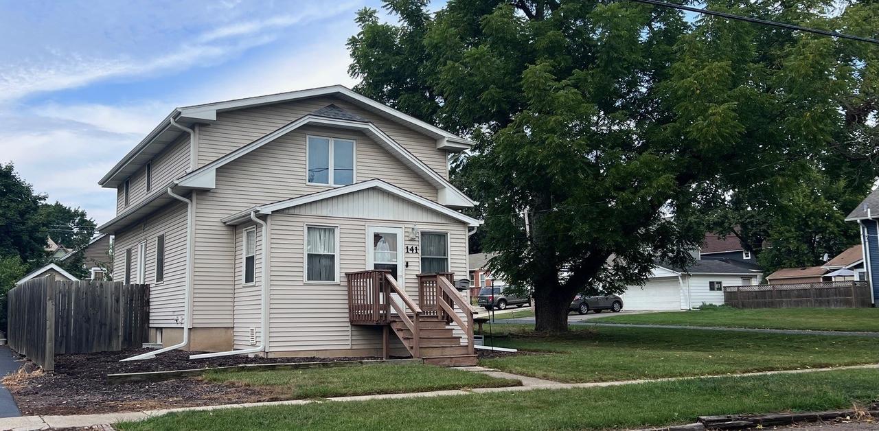 141 N Lord Ave., Carpentersville, IL 60110