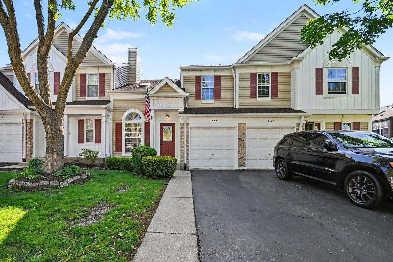 1527 Harvest Ln., Westmont, IL 60559