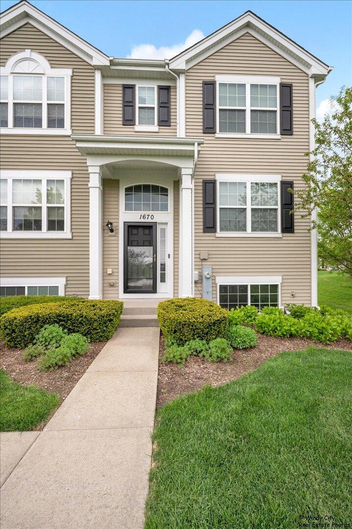 1670 Ruby Dr., Pingree Grove, IL 60140