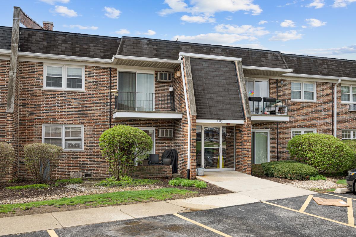 2343 Ogden Ave. #4, Downers Grove, IL 60515