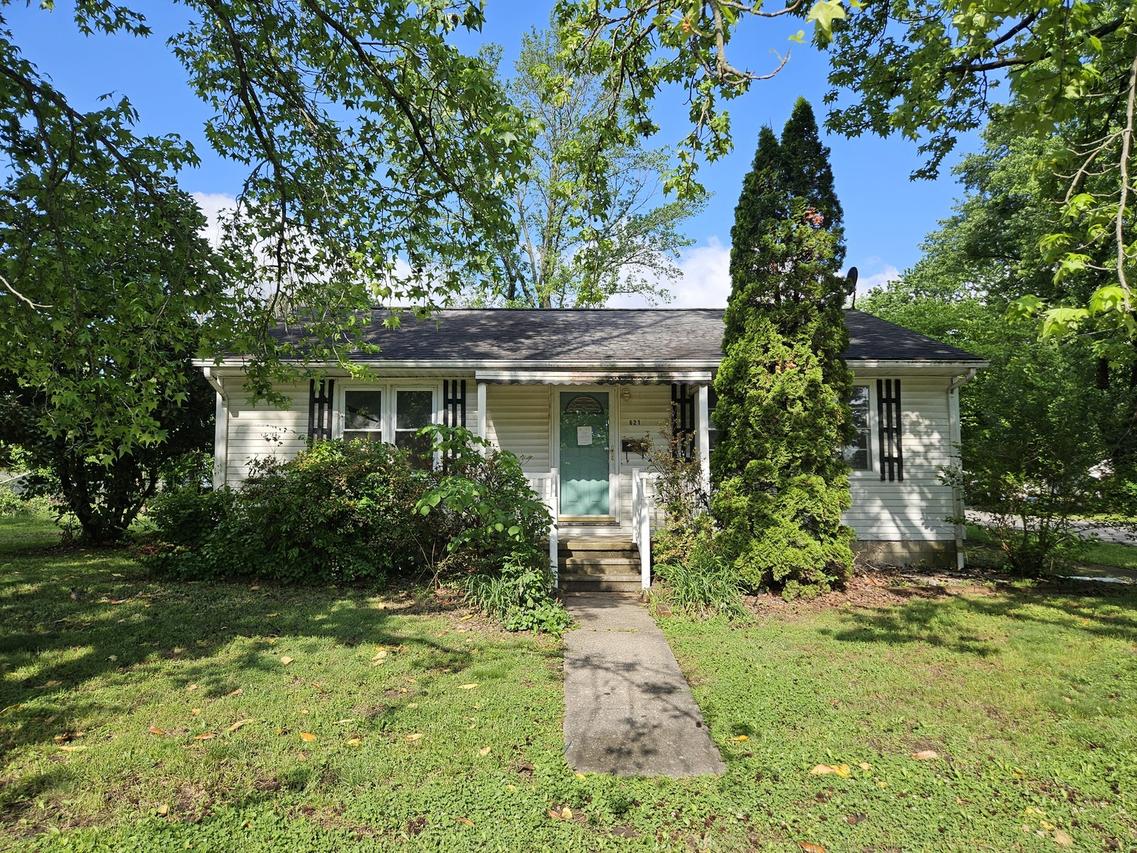 621 N 7th St., Herrin, IL 62948