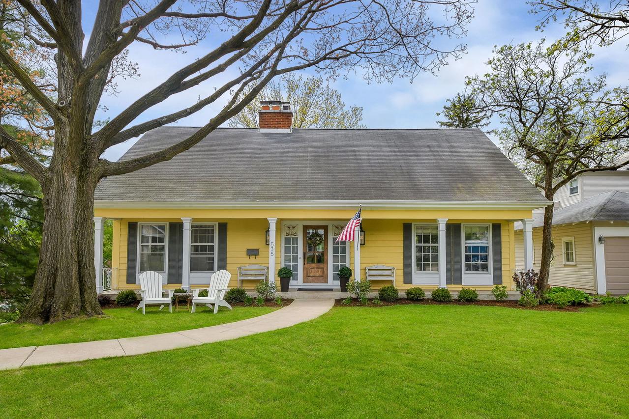 535 Cottage Ave., Glen Ellyn, IL 60137