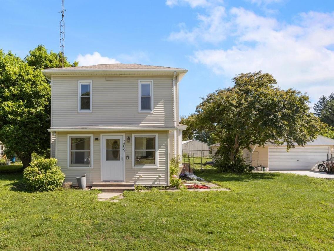 209 E Griggs St., Mansfield, IL 61854