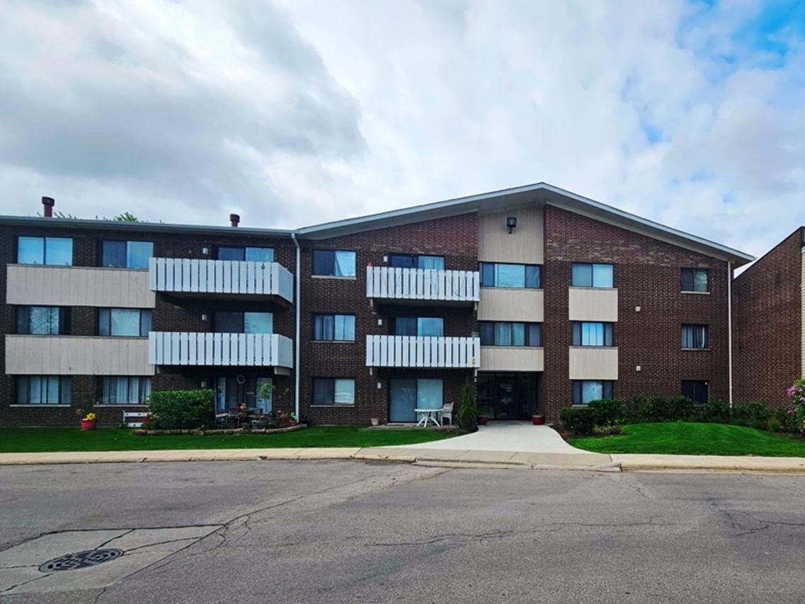 3000 Bayside Dr. #311, Palatine, IL 60074