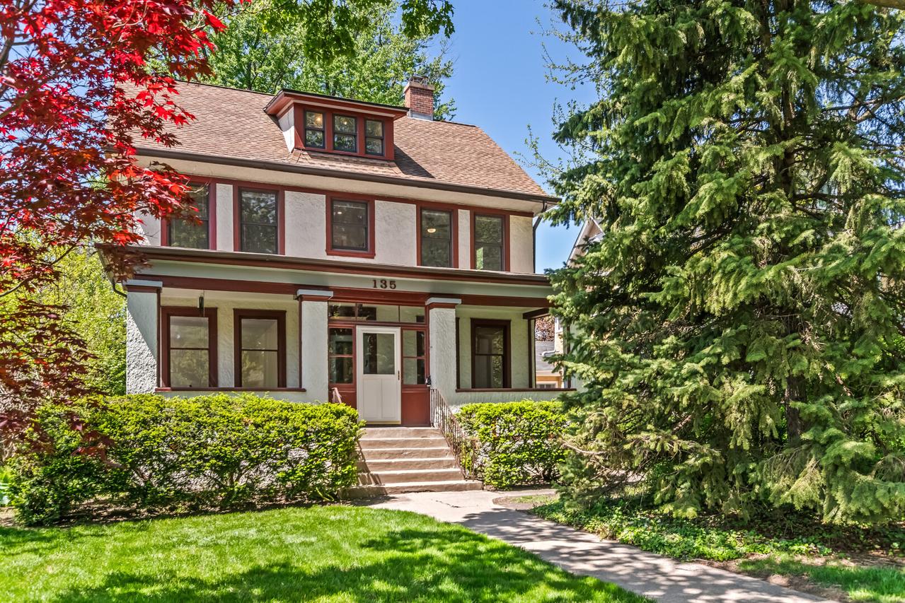 135 S Cuyler Ave., Oak Park, IL 60302