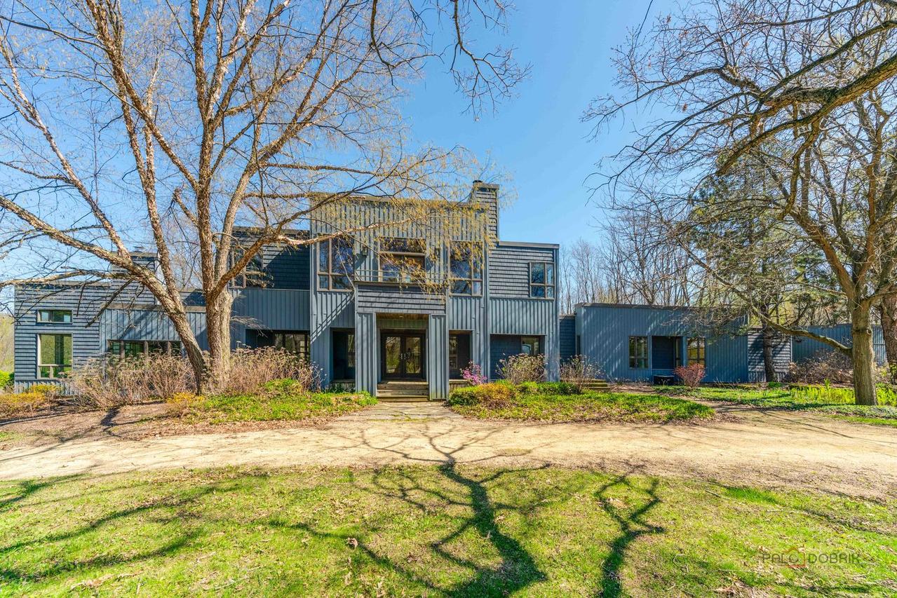 18212 Oak Grove Rd., Harvard, IL 60033
