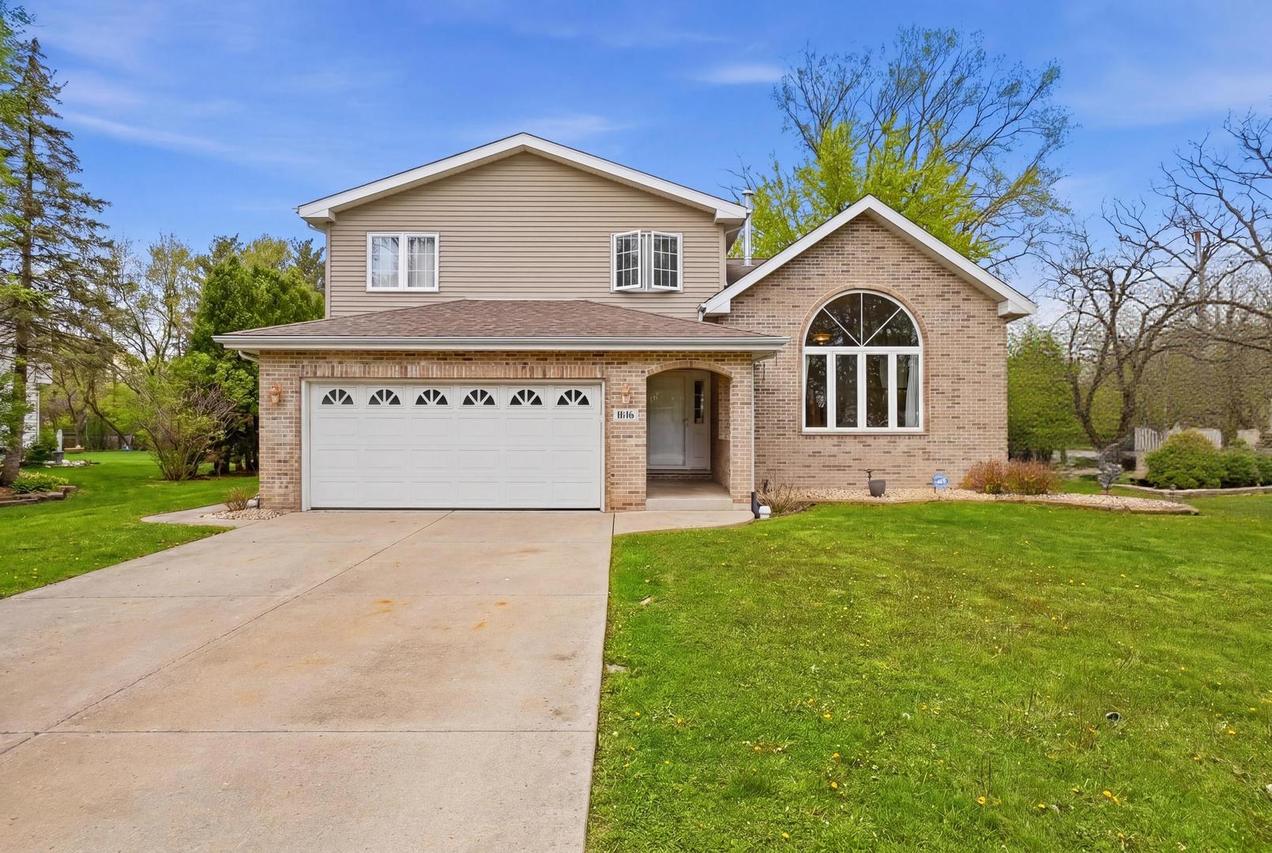1016 174th St., East Hazel Crest, IL 60429