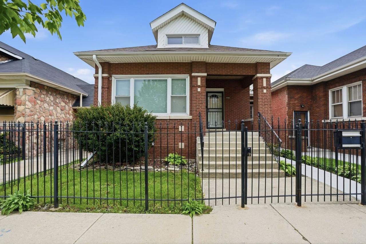 7923 S Luella Ave., Chicago, IL 60617