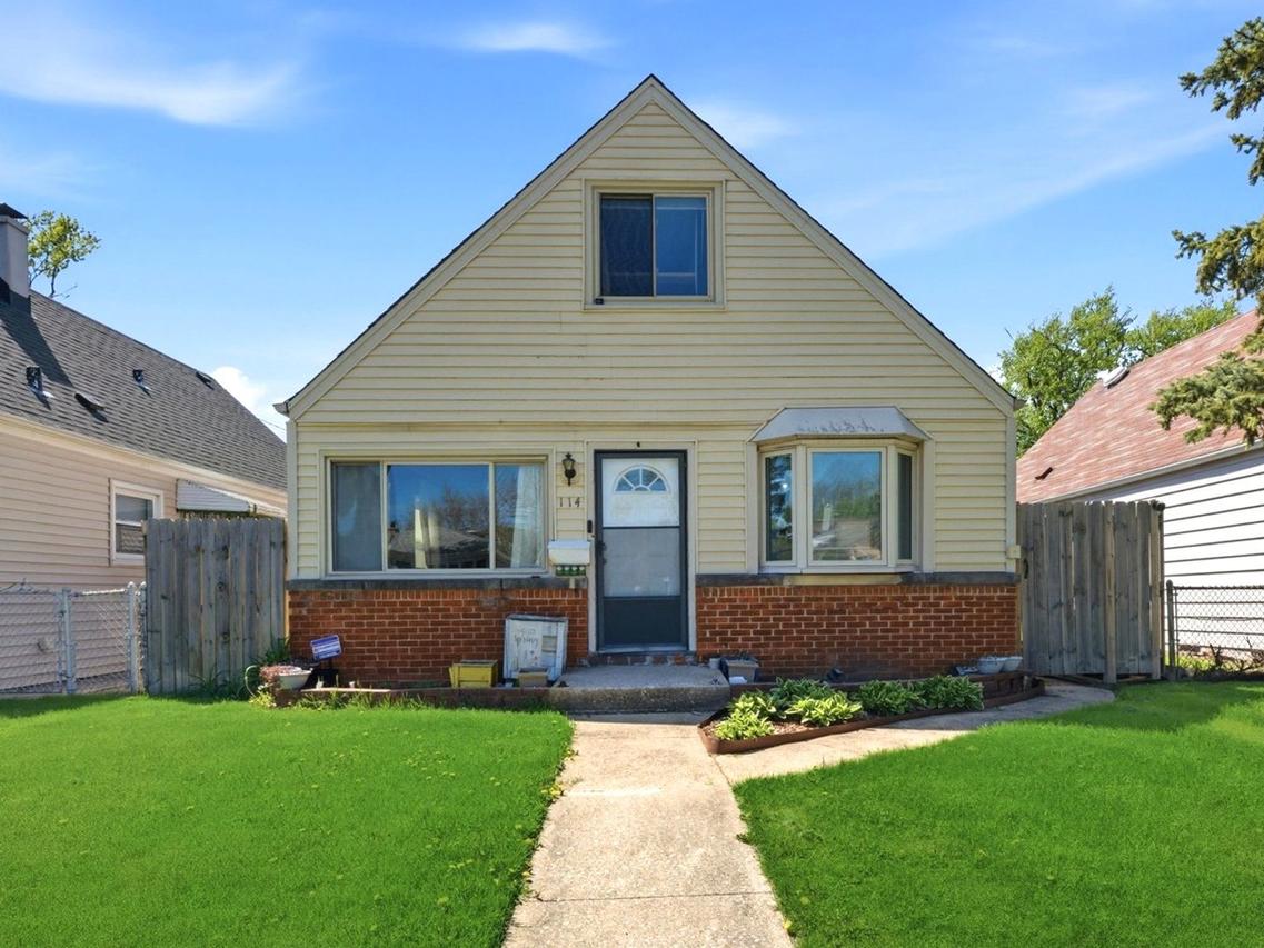 114 Geneva Ave., Bellwood, IL 60104