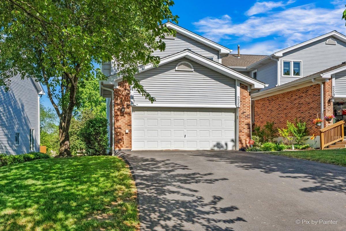 255 Charlotte Ct., Cary, IL 60013