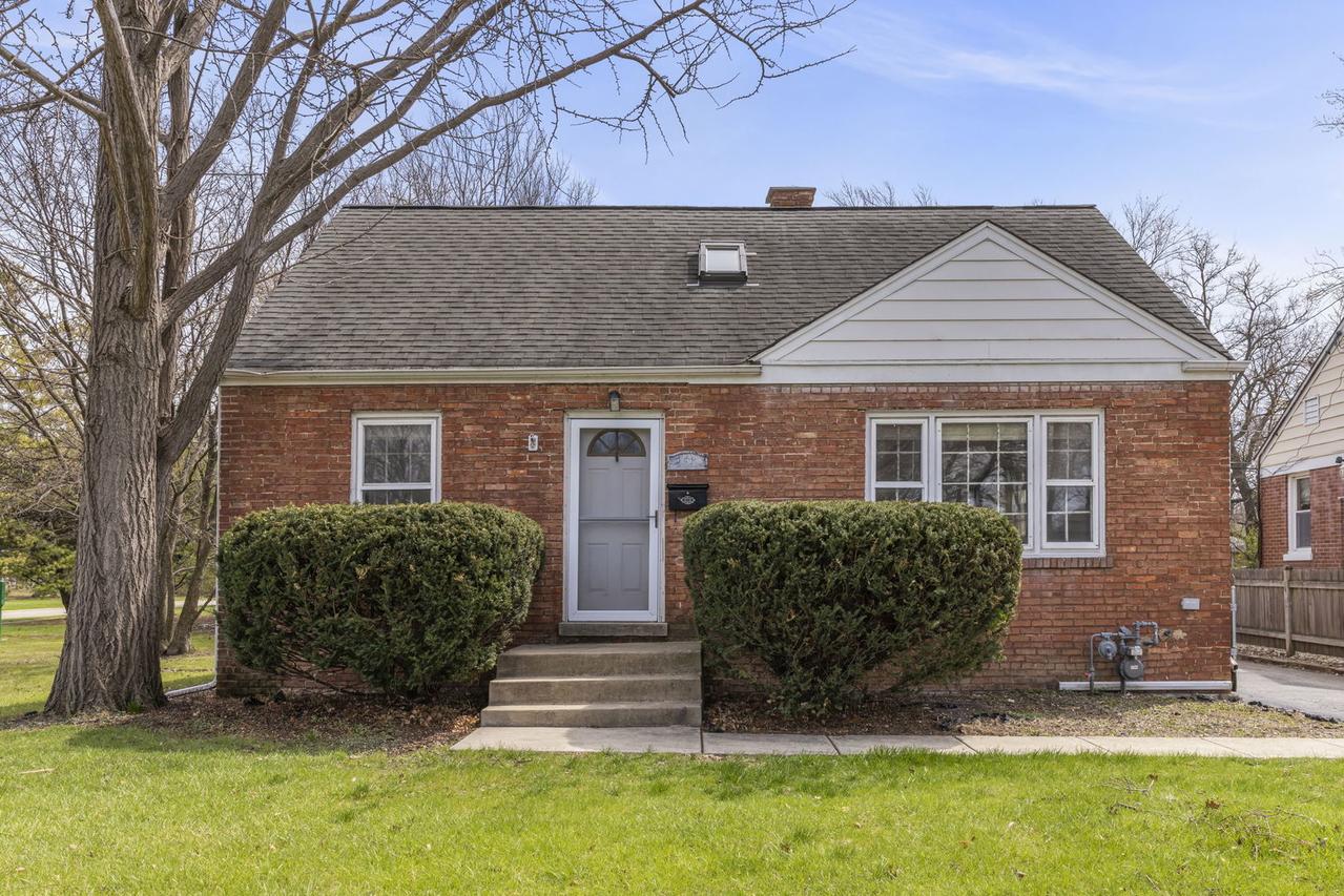 261 Melrose Ave., Elmhurst, IL 60126