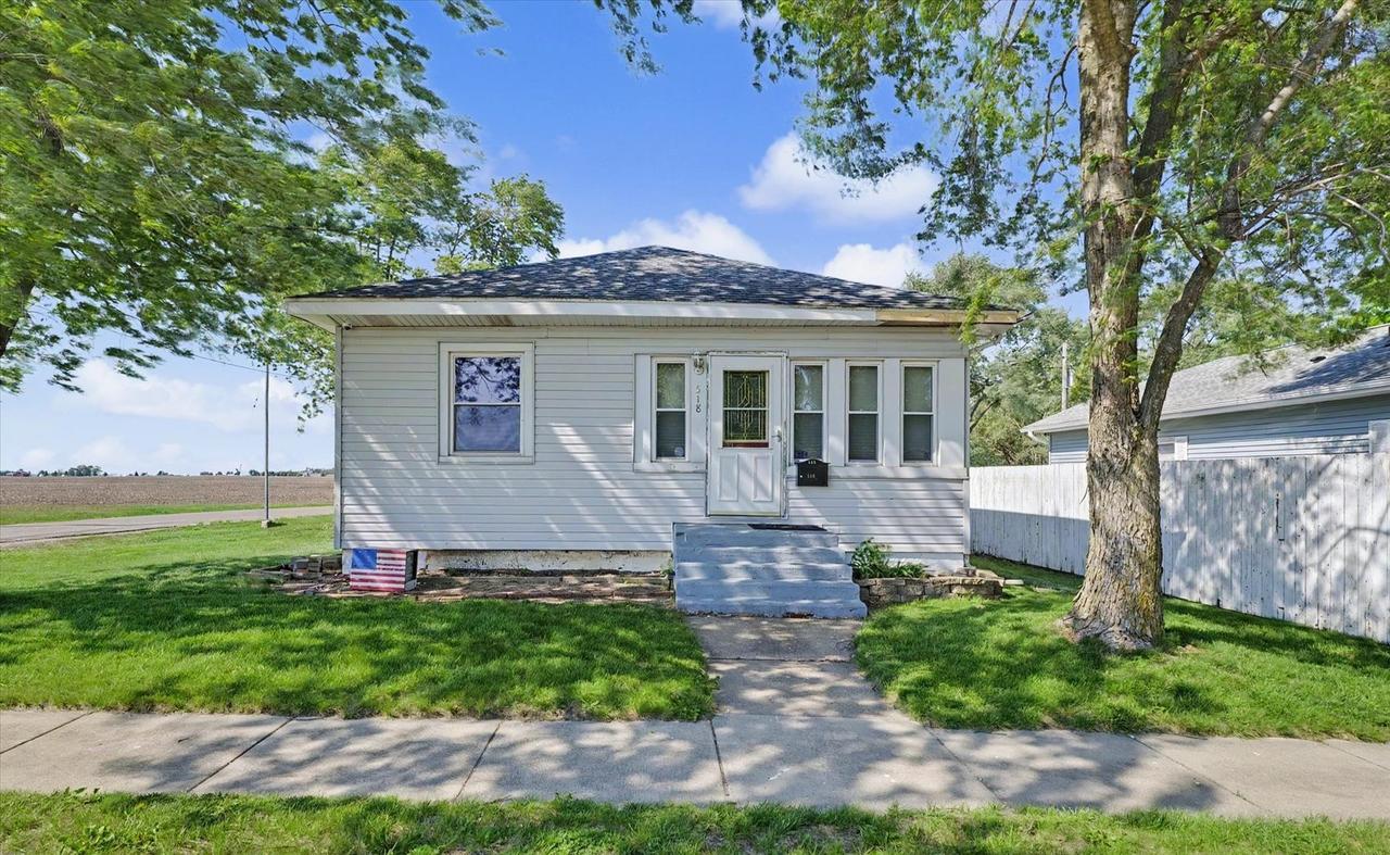 518 W Harrison St., Villa Grove, IL 61956